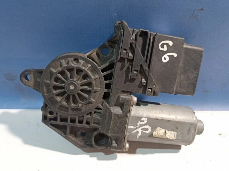 Моторчик стеклоподъемника Volkswagen Golf 6 2009-2013 5K0959795, задний правый