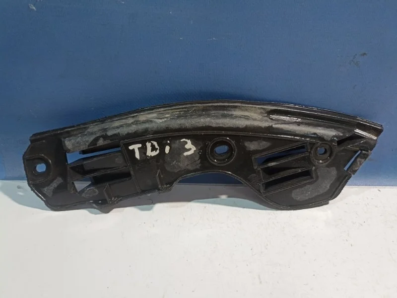 Кронштейн бампера Volkswagen Touareg 2002 - 2010 7L6807393, задний левый