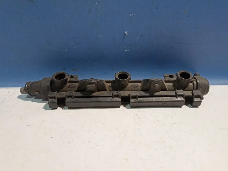 Рампа топливная Skoda Fabia 03E133320A 1.2