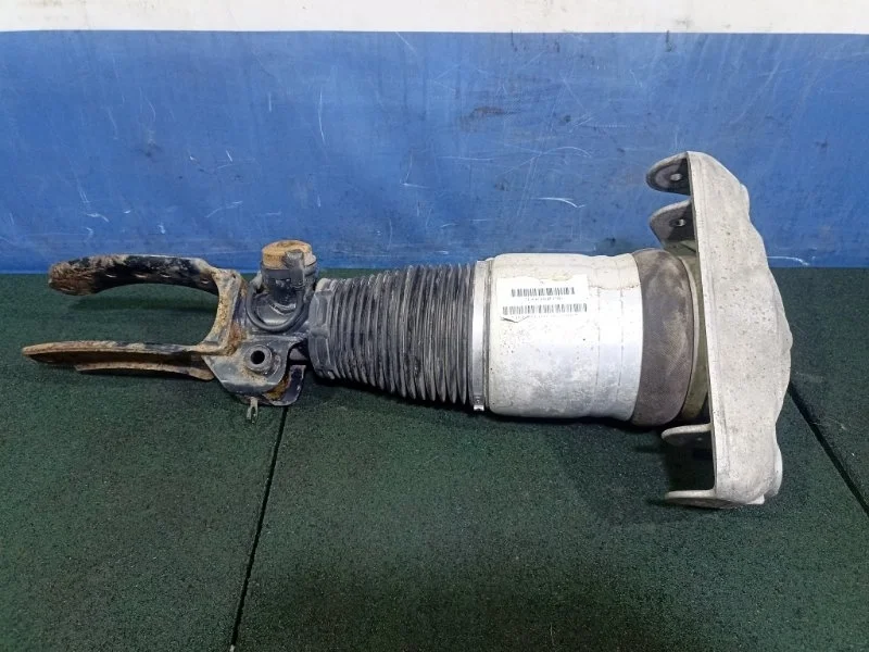 Амортизатор подвески Volkswagen Touareg 2002 - 2010 7L6616039D, передний левый