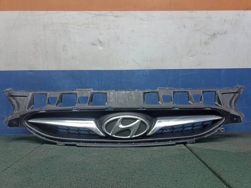 Решетка радиатора Hyundai Solaris 1 2013 863511R000 RB 1.6 G4FC