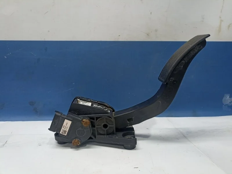 Педаль газа Hyundai Solaris 1 2013 327001J600 RB 1.6 G4FC