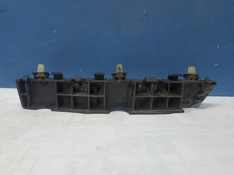 Кронштейн бампера Kia Picanto 2 2013 866141Y000 TA 1.0 G3LA, задний правый