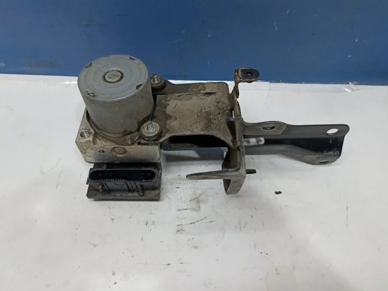 Блок ABS Nissan Almera 2005 47660BN827 N16 QG18DE