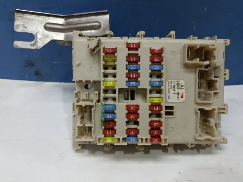 Блок предохранителей салонный Nissan Almera 2005 243505M310 N16 QG18DE