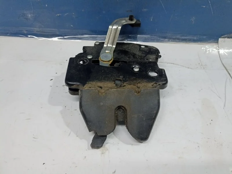 Замок багажника Nissan Almera 2013 846304AA0A G15 1.6 K4M490