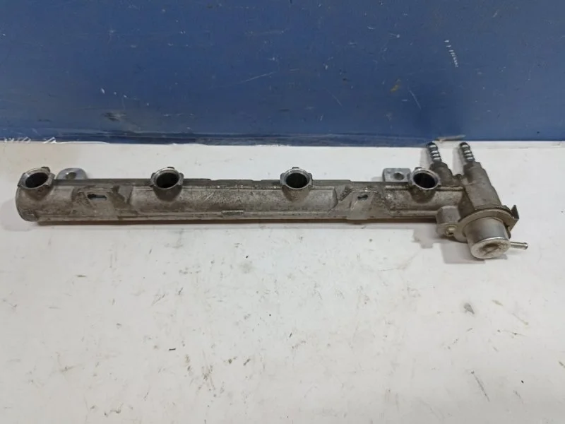 Рампа топливная Skoda Octavia 2007 036133319 A4 1.4 BCA