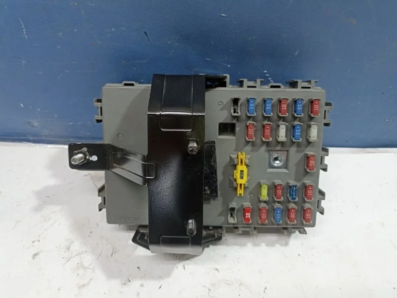 Блок предохранителей салонный Chevrolet Aveo 1 2009 96826374 T255 1.2 B12D1