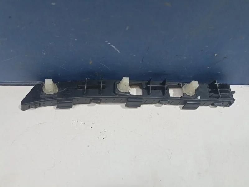 Кронштейн бампера Kia Rio 2016 866134Y200 UB 1.6 G4FC, задний левый