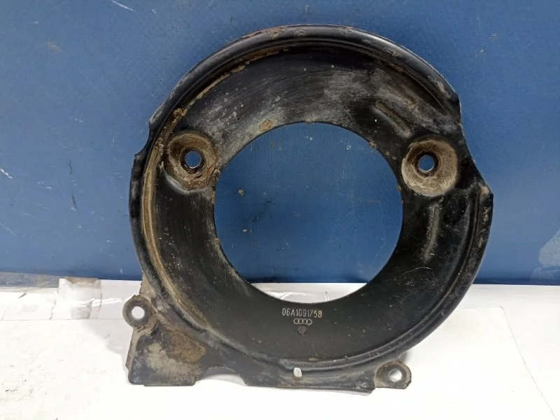 Кожух ремня ГРМ Skoda Octavia A4 2009 06A109175B BFQ 1.6