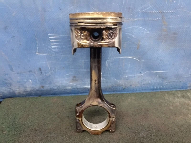 Поршень с шатуном Skoda Octavia 2007 036107065AT A4 1.4 BCA