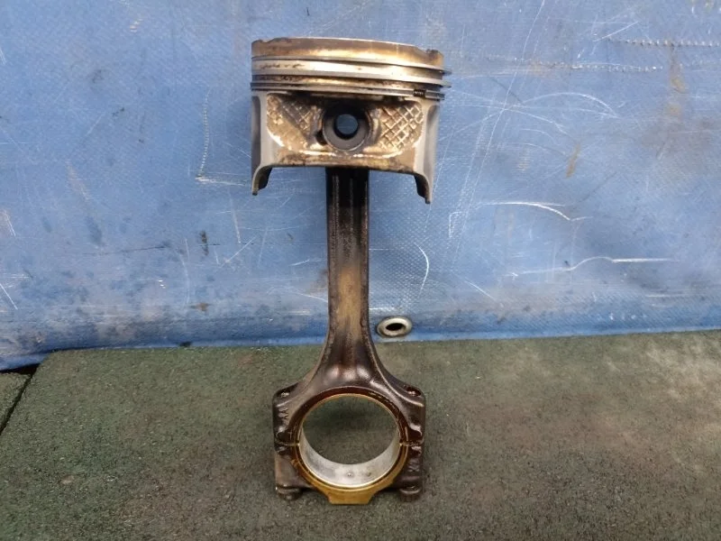 Поршень с шатуном Skoda Octavia 2007 036107065AT A4 1.4 BCA