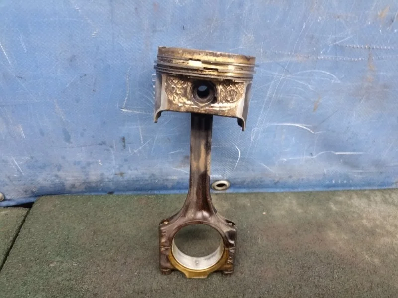 Поршень с шатуном Skoda Octavia 2007 036107065AT A4 1.4 BCA