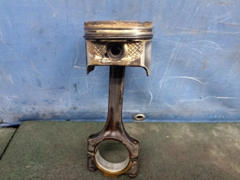 Поршень с шатуном Skoda Octavia 2007 036107065AT A4 1.4 BCA