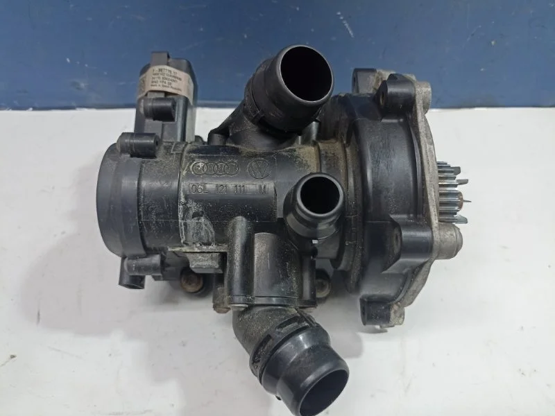 Помпа Audi A5 2019 06L121111M F53 2.0 CYMC