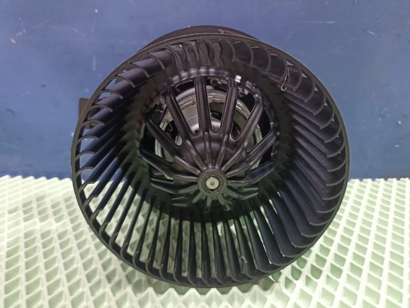 Моторчик печки Renault Logan 1 2999474SX