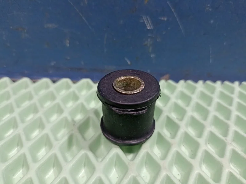 Втулка стабилизатора Toyota Land Cruiser 100 >2007 9038511021, задняя