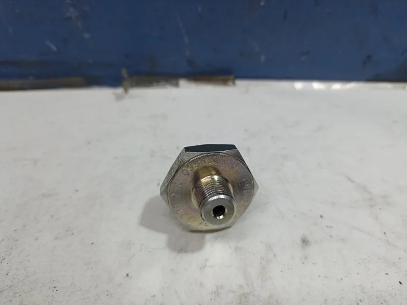 Датчик давления масла Toyota Avensis 8353060010 T250 2.0 1ADFTV