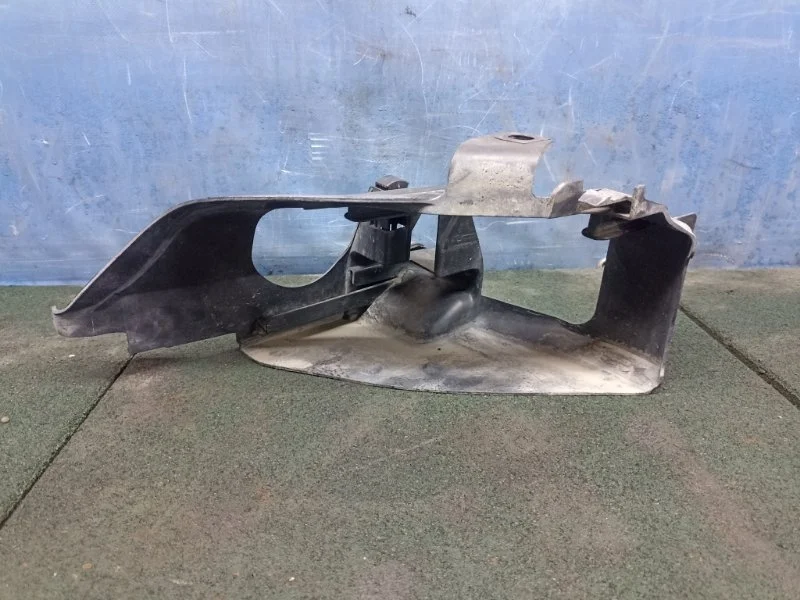 Кронштейн фары Audi Q7 2006 4L0941613 4LB 3.0TDI BUG, передний левый