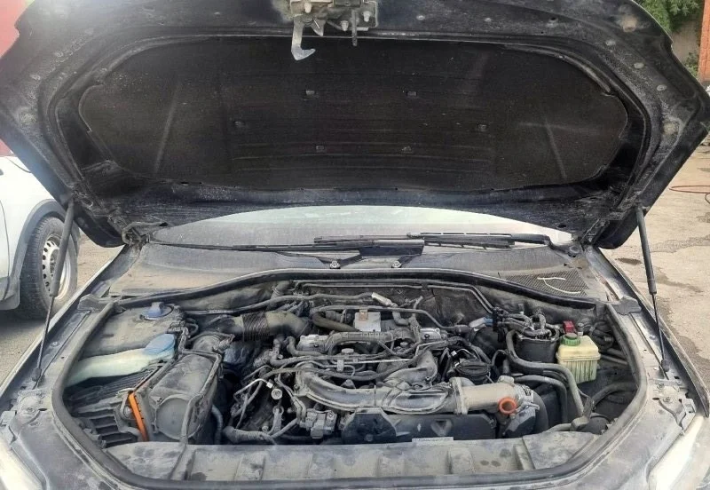 Радиатор кондиционера Audi Q7 2006 4L0260401A 4LB 3.0TDI BUG