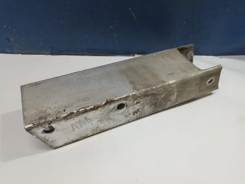 Кронштейн усилителя бампера Audi A6 2005 4F5807331 4F2 3.0 BBJ, задний