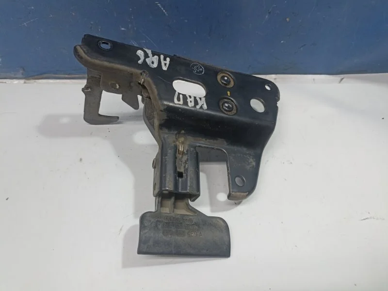 Замок капота Audi A6 2005 4F0823480A 4F2 3.0 BBJ