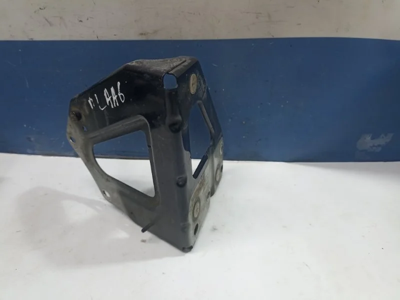 Кронштейн крыла Audi A6 2005 4F0821135 4F2 3.0 BBJ, передний левый