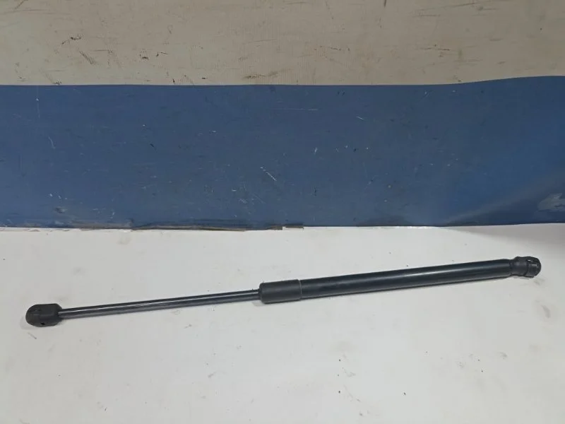 Амортизатор капота Audi Q7 2006 4L082335901S 4LB 3.0TDI BUG