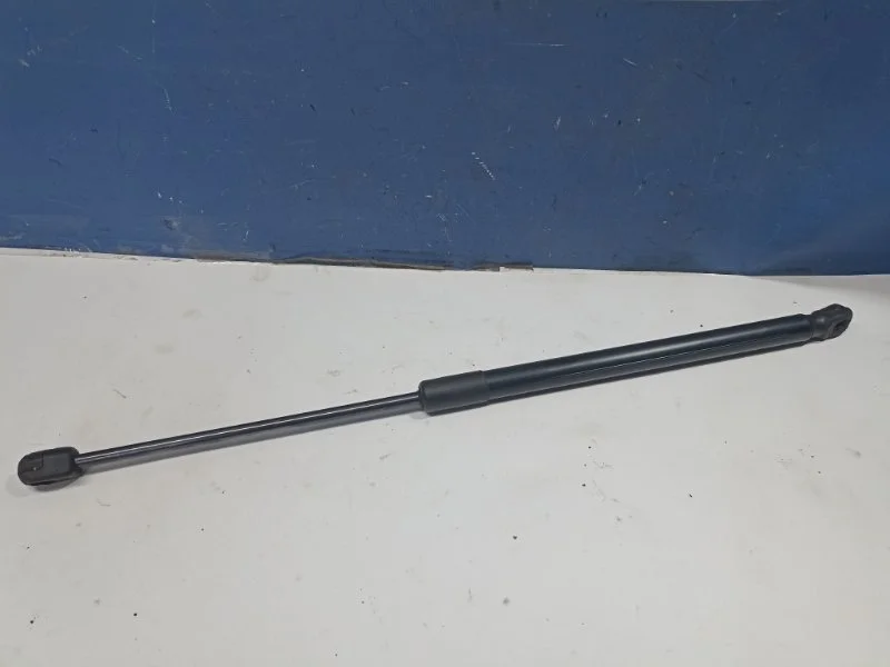 Амортизатор капота Audi Q7 2006 4L082335901S 4LB 3.0TDI BUG