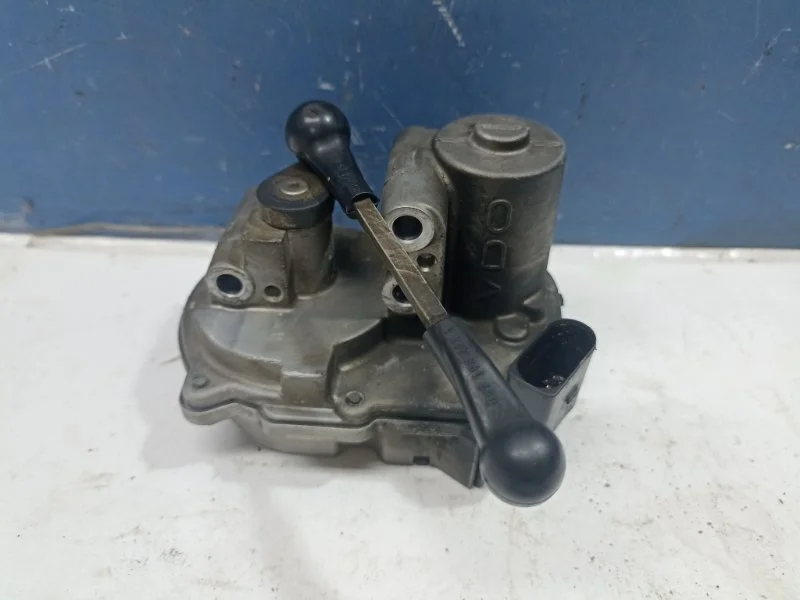 Механизм изменения геометрии впускного коллектора Audi Q7 2006 059129086M 4LB 3.0TDI BUG