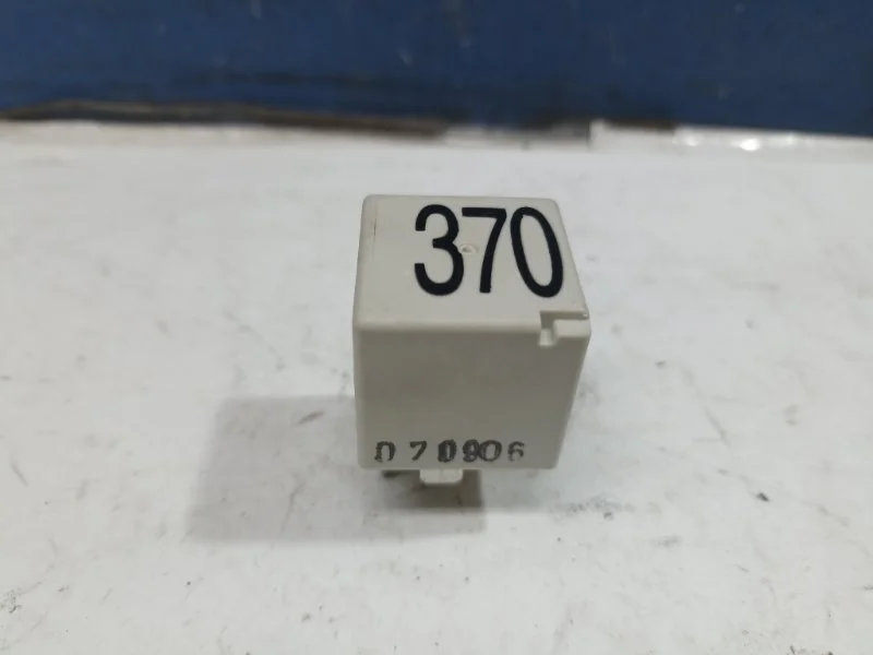 Реле Audi Q7 2006 8D0951253 4LB 3.0TDI BUG