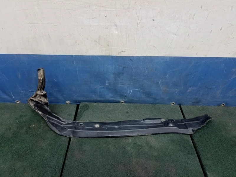 Пыльник крыла Audi Q7 2006 4L0821112 4LB 3.0TDI BUG, передний правый