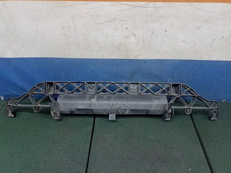 Кронштейн бампера Audi Q7 2006 4L0807329 4LB 3.0TDI BUG, задний