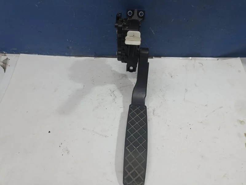 Педаль газа электро Audi Q7 2006 7L0723507D 4LB 3.0TDI BUG