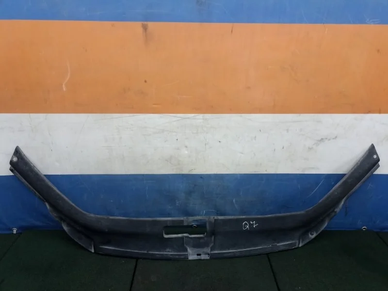 Накладка замка капота Audi Q7 2006 4L0807081 4LB 3.0TDI BUG