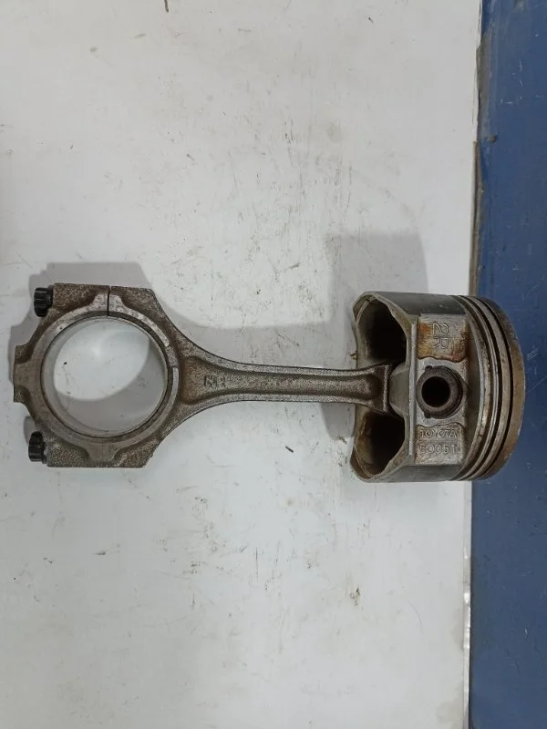 Поршень с шатуном Toyota Land Cruiser 100 1998-2005 1320150032 4.7 2UZFE