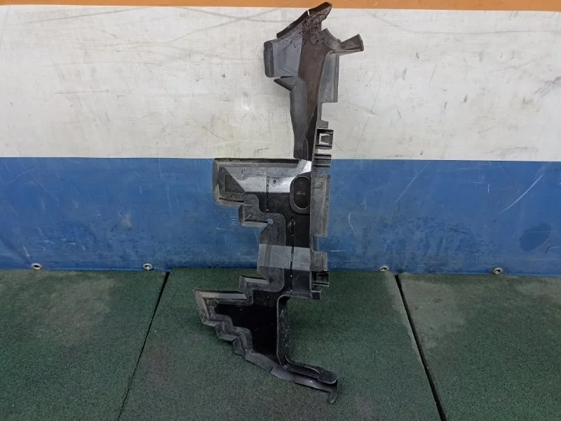 Воздуховод радиатора Audi Q5 2014 8R0121284J 8R 3.2 CALB, передний правый