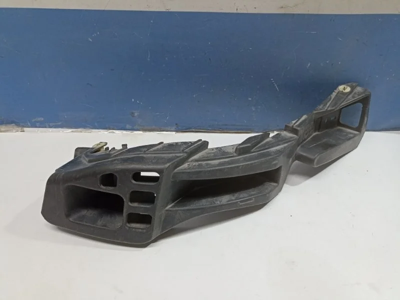 Кронштейн бампера Porsche Cayenne 2012 95850539400 958, задний правый