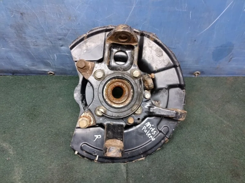 Кулак поворотный Mitsubishi Pajero 4 2008 3870A022, передний правый