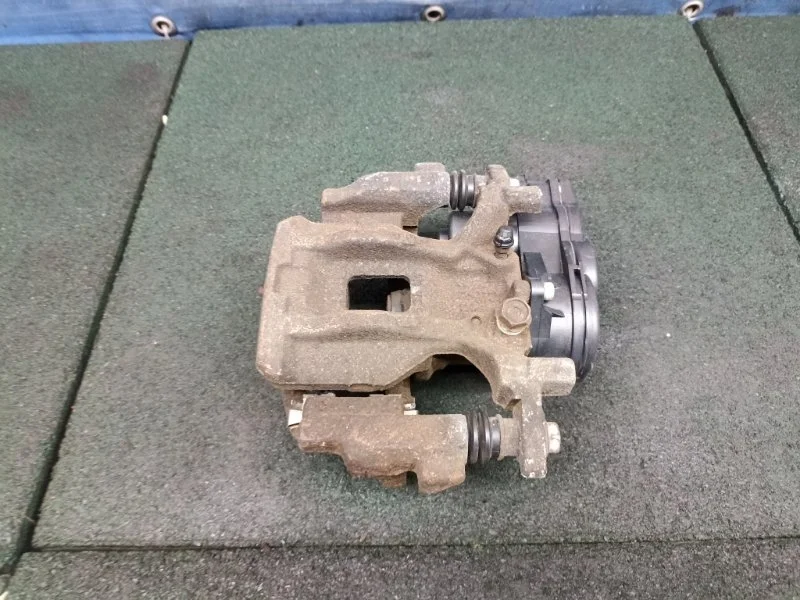 Суппорт тормозной Toyota C-HR 2022 4785042080 ZYX10 2.0 3ZRFAE, задний левый