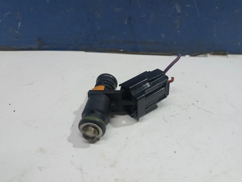 Форсунка топливная Skoda Fabia 2011 03C906031 5J2 1.6 BTS