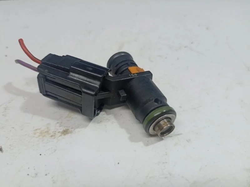 Форсунка топливная Skoda Fabia 2011 03C906031 5J2 1.6 BTS