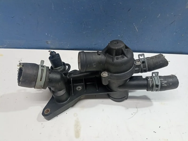 Корпус термостата Skoda Fabia 2005 03C121111B 1.2 AZQ