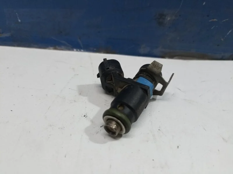 Форсунка топливная Volkswagen Polo Sedan 2014 03C906031A 1.6 CFN