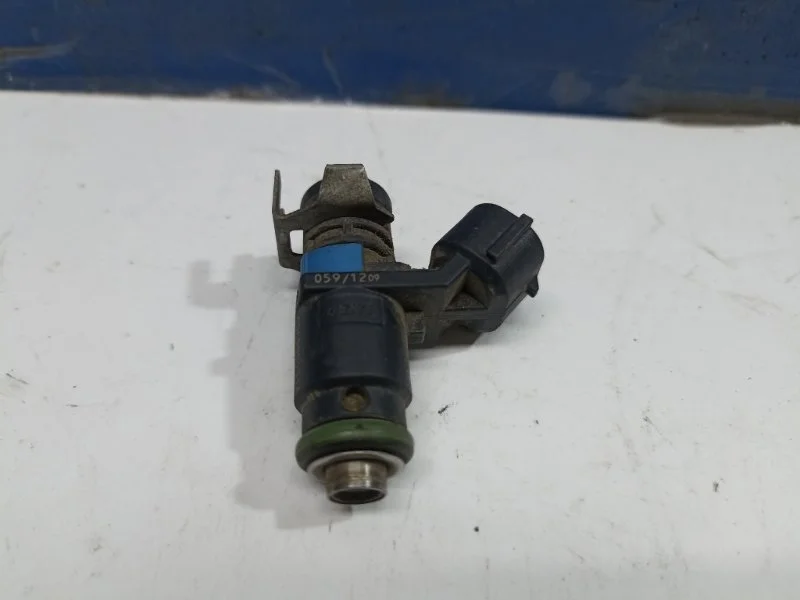 Форсунка топливная Volkswagen Polo Sedan 2014 03C906031A 1.6 CFN