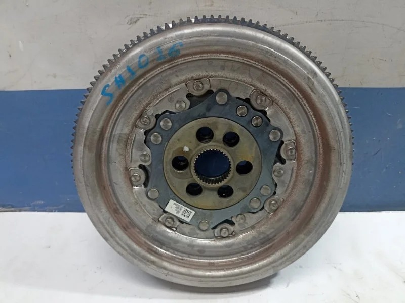 Маховик двухмассовый Skoda Yeti 2017 03C105266F 1.4 CZD