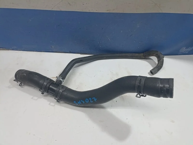 Патрубок системы охлаждения Mitsubishi Outlander 2016 1370A877 GF 2.4 4J12