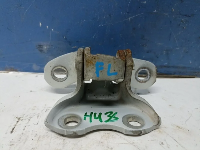 Петля двери Toyota C-HR 2017 687400D071 ZGX10 2.0 3ZR, передняя левая