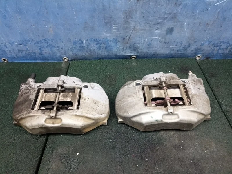 Суппорта тормозные Lexus LS 430 2006 4773050150 UCF30, передняя