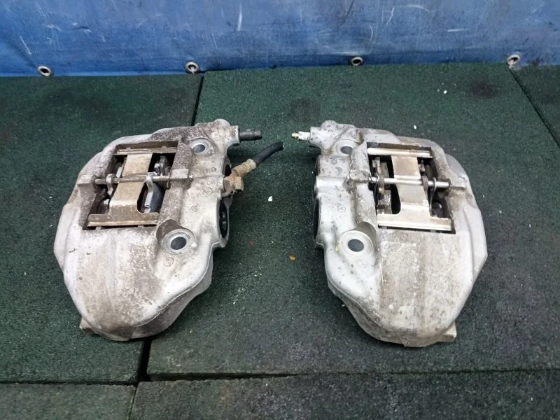 Суппорта тормозные Lexus LS 430 2006 4773050150 UCF30, передняя